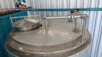 Tanque em inox isolado para 7.500 L com agitao