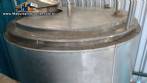 Tanque em inox isolado para 7.500 L com agitao
