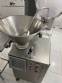 Embutideira cont�nua � v�cuo em inox 2000 kg / h para lingui�as espetinho Vemag