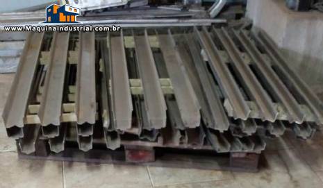 Linha de calhas de alimenta��o inox com calha vibrat�ria