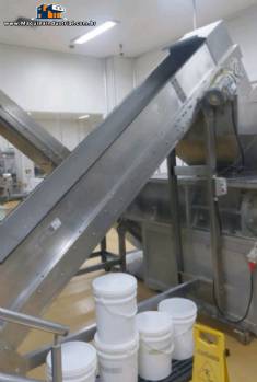Esteira inclinada transportadora com talisca em aço inox Divamaq