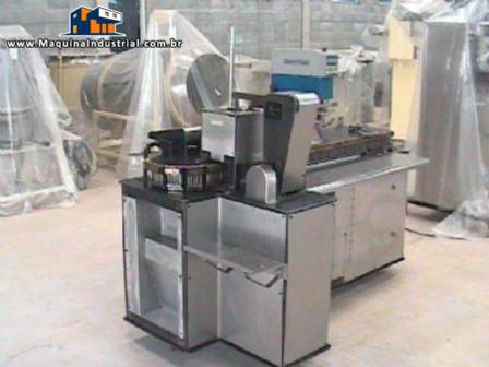 Envasadora e formadora de batom
