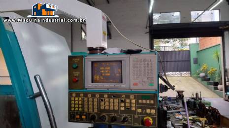 Centro de usinagem CNC Charles