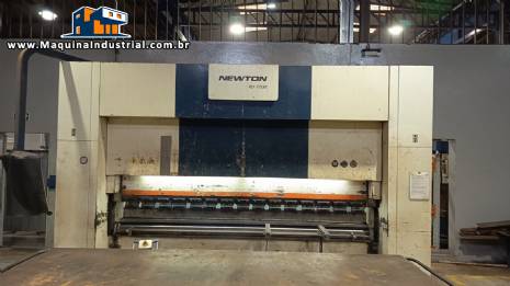 Prensa dobradeira hidr�ulica CNC Newton 175 toneladas para dobrar chapas de at� 3.050 mm