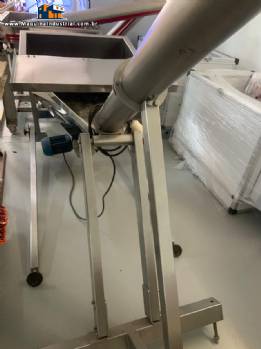 Rosca transportadora helicoidal inclinada com silo em inox