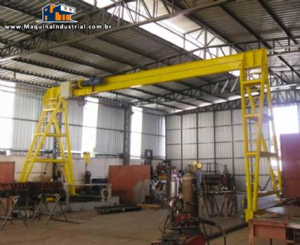 P�rtico para 10 toneladas e 30 metros de trilhos