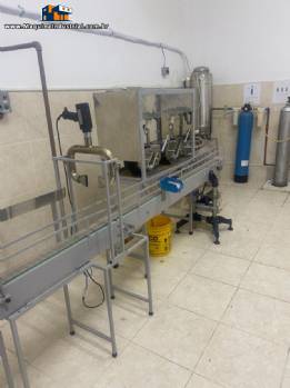 Linha para envase de bebibas carbonatadas �gua com g�s envasadora com lacre termoencolh�vel