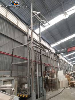 Elevador hidr�ulico de carga carrinhos