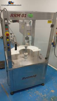 Tampadora rosqueadora com elevador posicionador de tampas Rotmaq