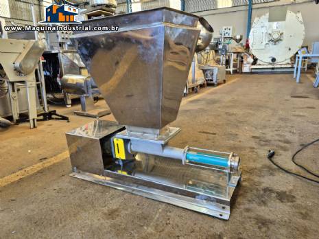 Bomba de transfer�ncia helicoidal em inox com silo Netzsch