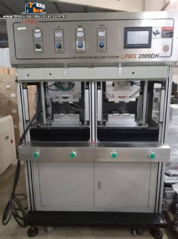 Linha de produ��o injetoras verticas para pe�as pequenas de baterias e partes pl�sticas