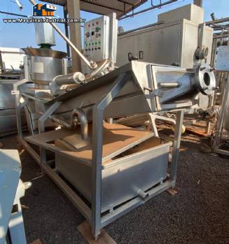 Monobloco para processo de picagem, filagem e moldagem da massa de queijo mu�arela