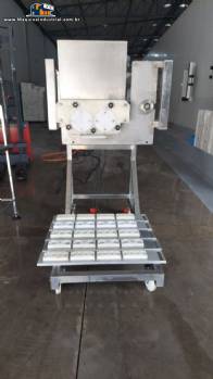 Corte arame para pão de queijo 2.000 a 3.000 kg / h Corte arame para pão de queijo 2.000 a 3.000 kg / h