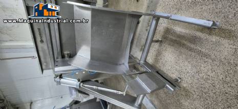 Elevador hidráulico basculante para carrinhos de carne massas para alimentação de moedores e misturadores Simetria MECH MMF 130 Elevador hidráulico basculante para carrinhos de carne massas para alimentação de moedores e misturadores Simetria MECH MMF 130