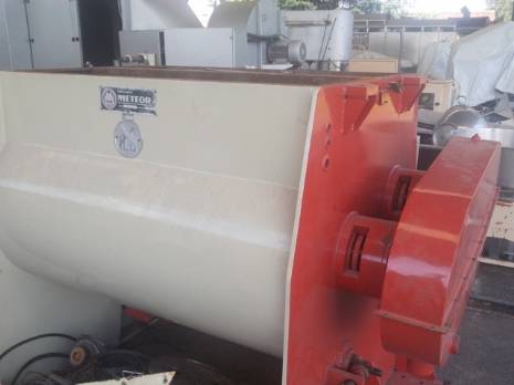 Misturador / masseira industrial fabricante Meteor com 2 eixos para 1000 kg Misturador / masseira industrial fabricante Meteor com 2 eixos para 1000 kg