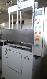 Pingadeira dosadora de biscoito de polvilho Tornearia Van Pingadeira dosadora de biscoito de polvilho Tornearia Van
