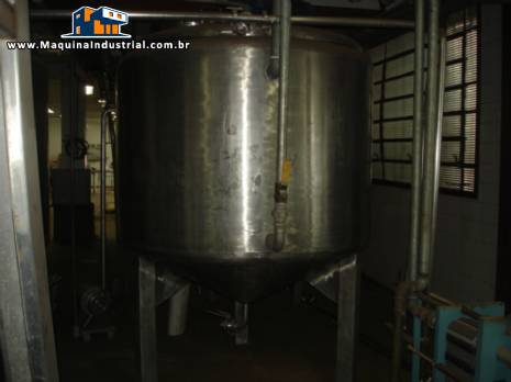 Tanque com capacidade para 1900 litros Tanque com capacidade para 1900 litros